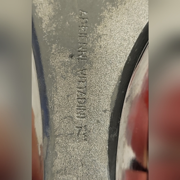 Adriane Vittadini Sandals Toe ring low wedges, Size 7 1/2 - Picture 3 of 8